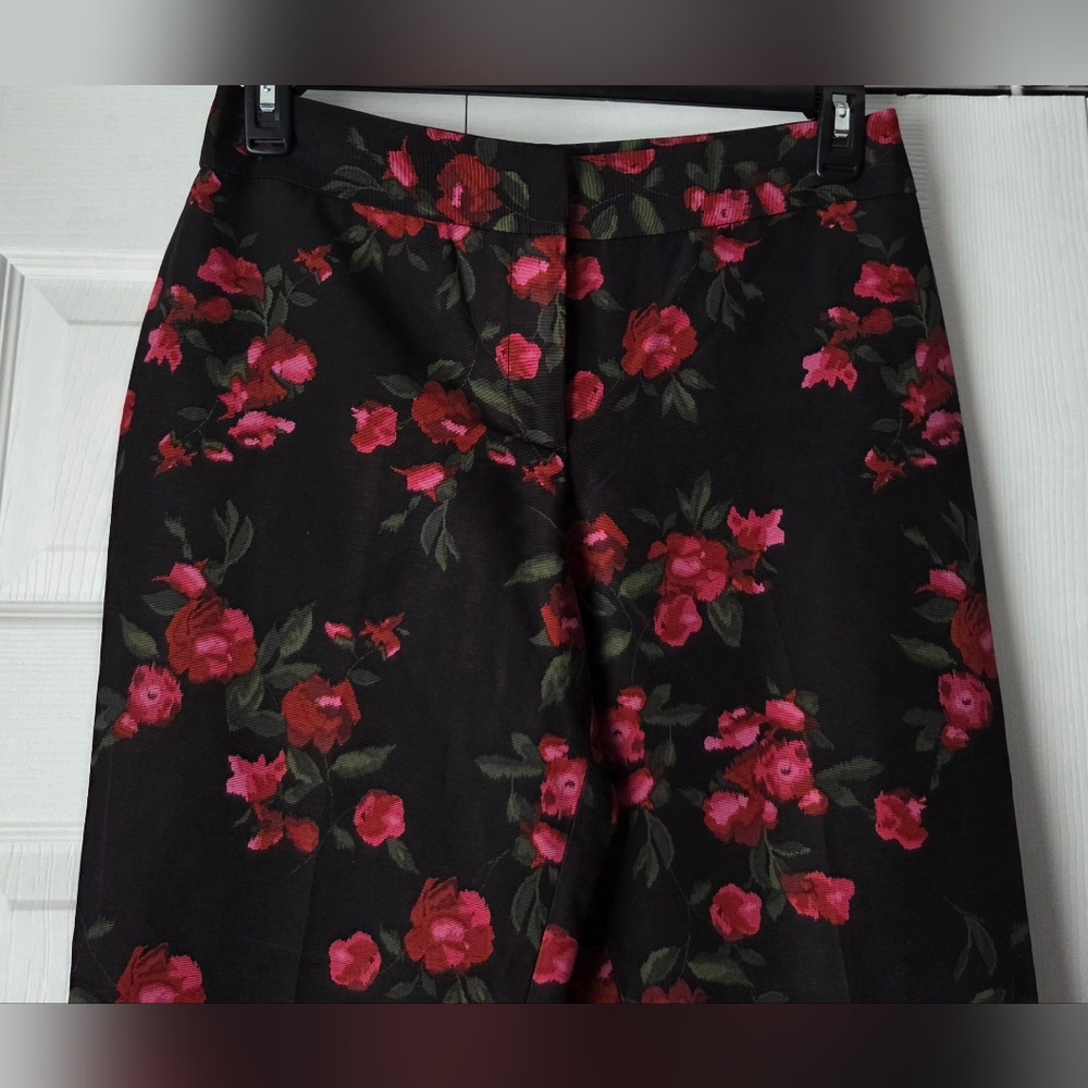 Talbots Heritage Petite Pants with Red Floral Print Size 8P Like New - Picture 3 of 11